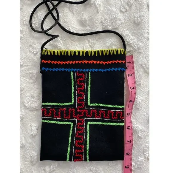Shipibo Medicine Bag Crossbody Purse Peruvian Amazonian Heart Cross Embroidered - Picture 2 of 2